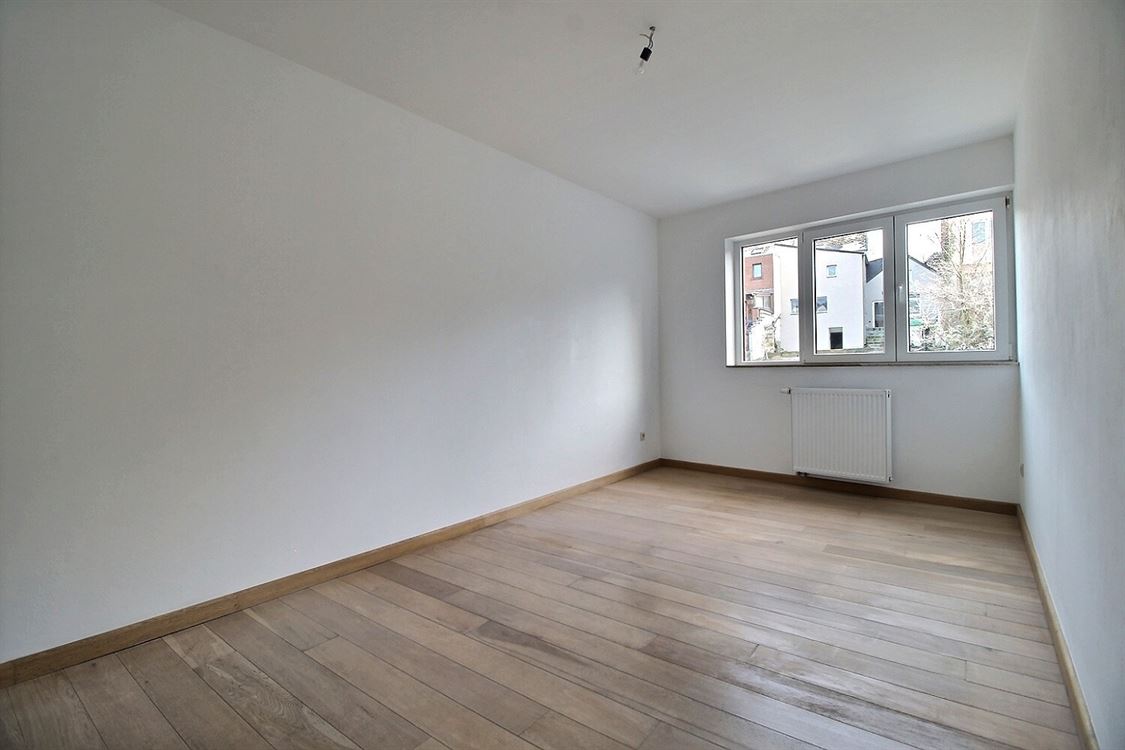 Villa/maison/ferme à JAMBES (4 chambres)