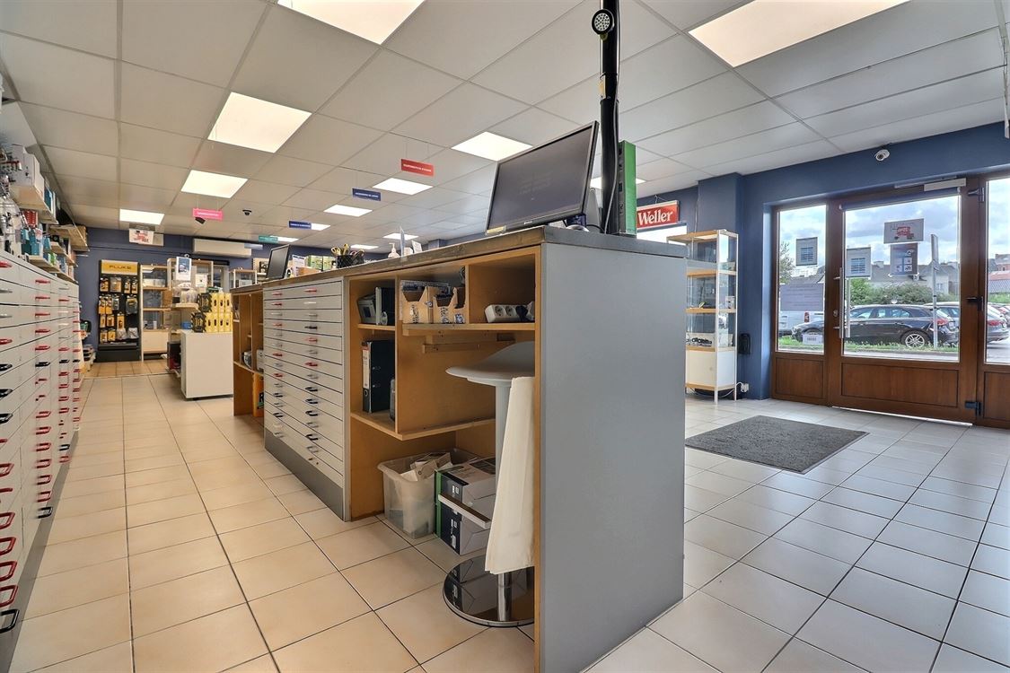 Local commercial à Saint-Servais (0 chambre)