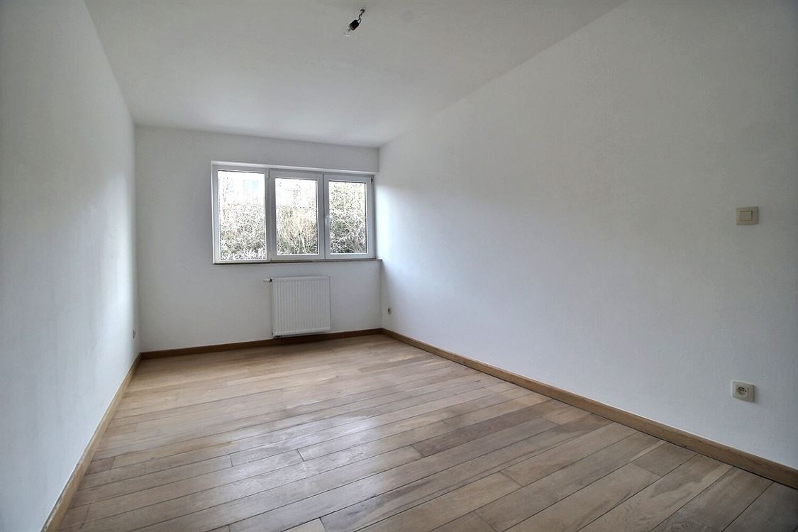 Villa/maison/ferme à JAMBES (4 chambres)