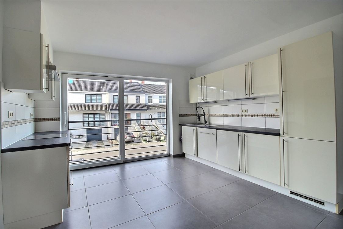 Villa/maison/ferme à JAMBES (4 chambres)