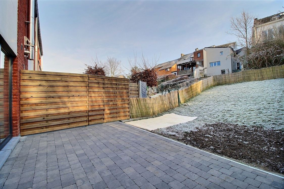 Villa/maison/ferme à JAMBES (4 chambres)