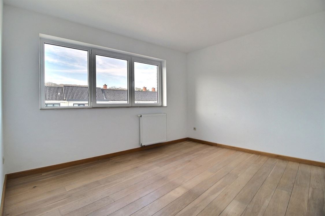 Villa/maison/ferme à JAMBES (4 chambres)