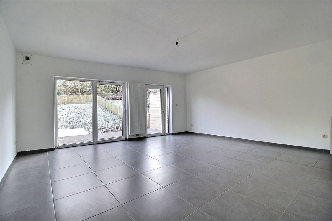 Villa/maison/ferme à JAMBES (4 chambres)