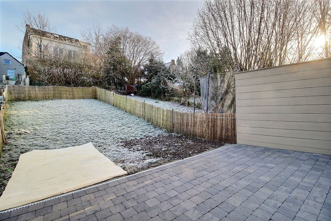 Villa/maison/ferme à JAMBES (4 chambres)