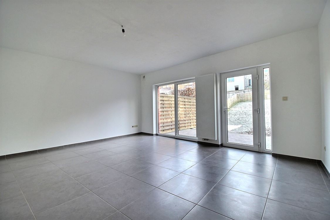 Villa/maison/ferme à JAMBES (4 chambres)