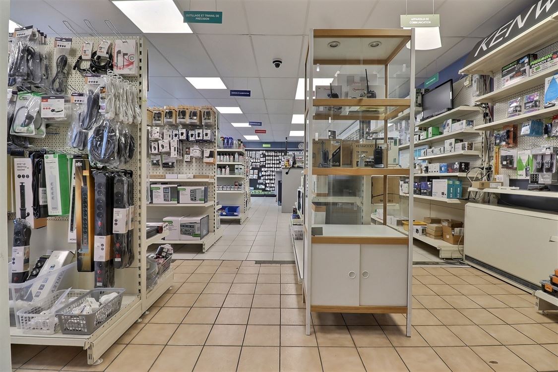 Local commercial à Saint-Servais (0 chambre)