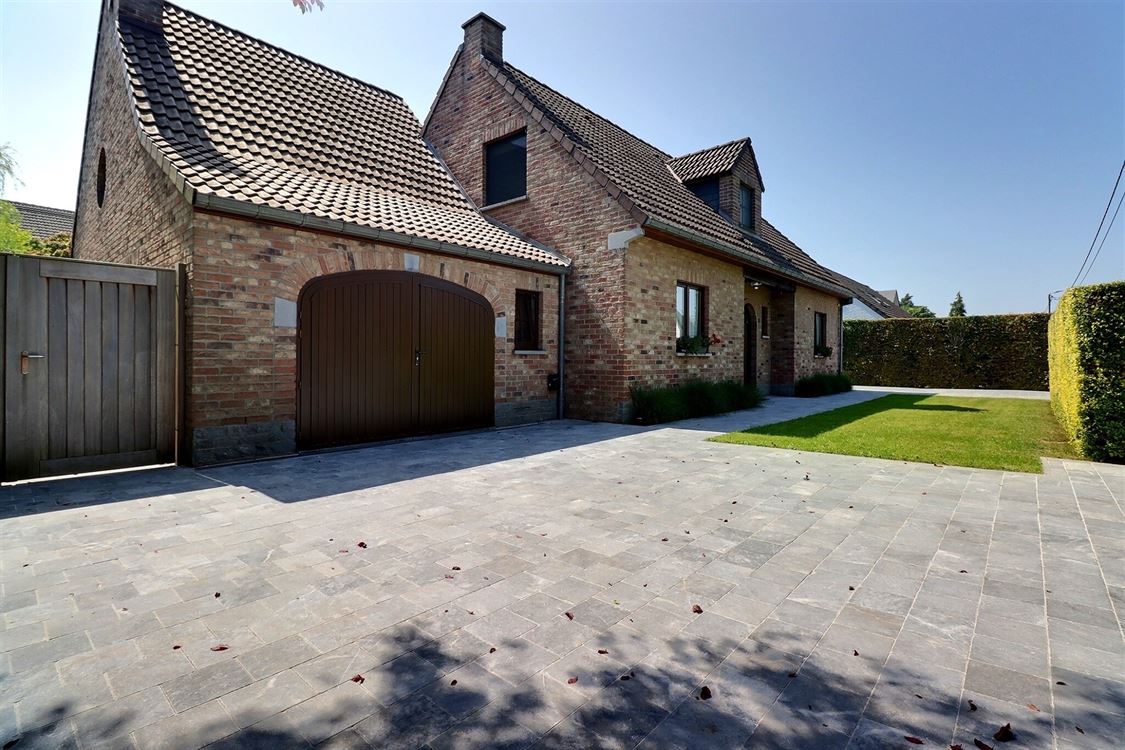 Villa/maison/ferme à Lustin (4 chambres)