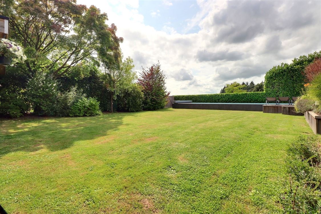 Villa/maison/ferme à Lustin (4 chambres)