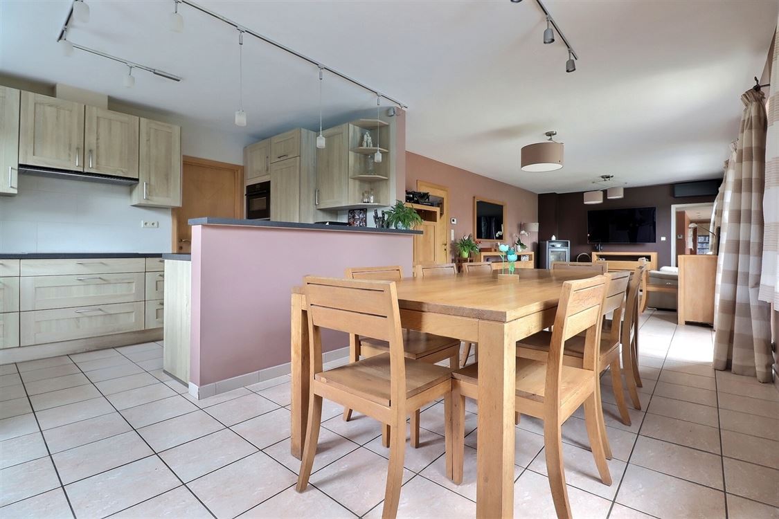 Villa/maison/ferme à Lustin (4 chambres)