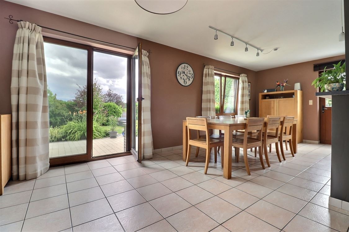 Villa/maison/ferme à Lustin (4 chambres)