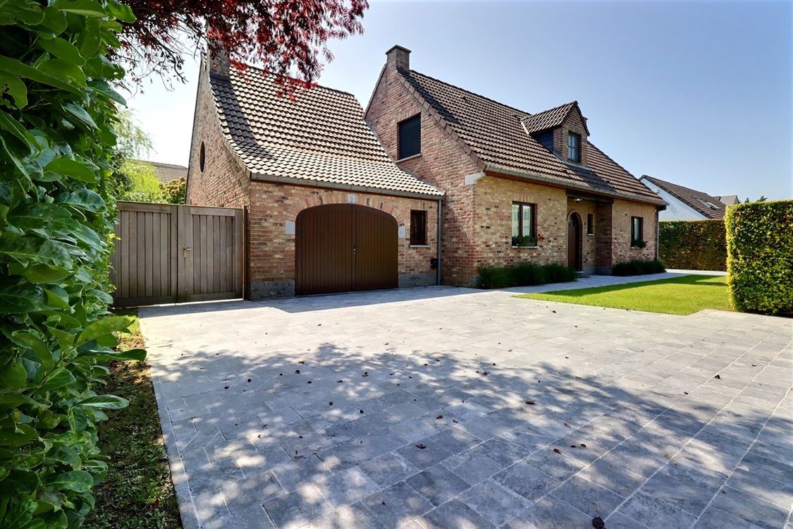 Villa/maison/ferme à Lustin (4 chambres)