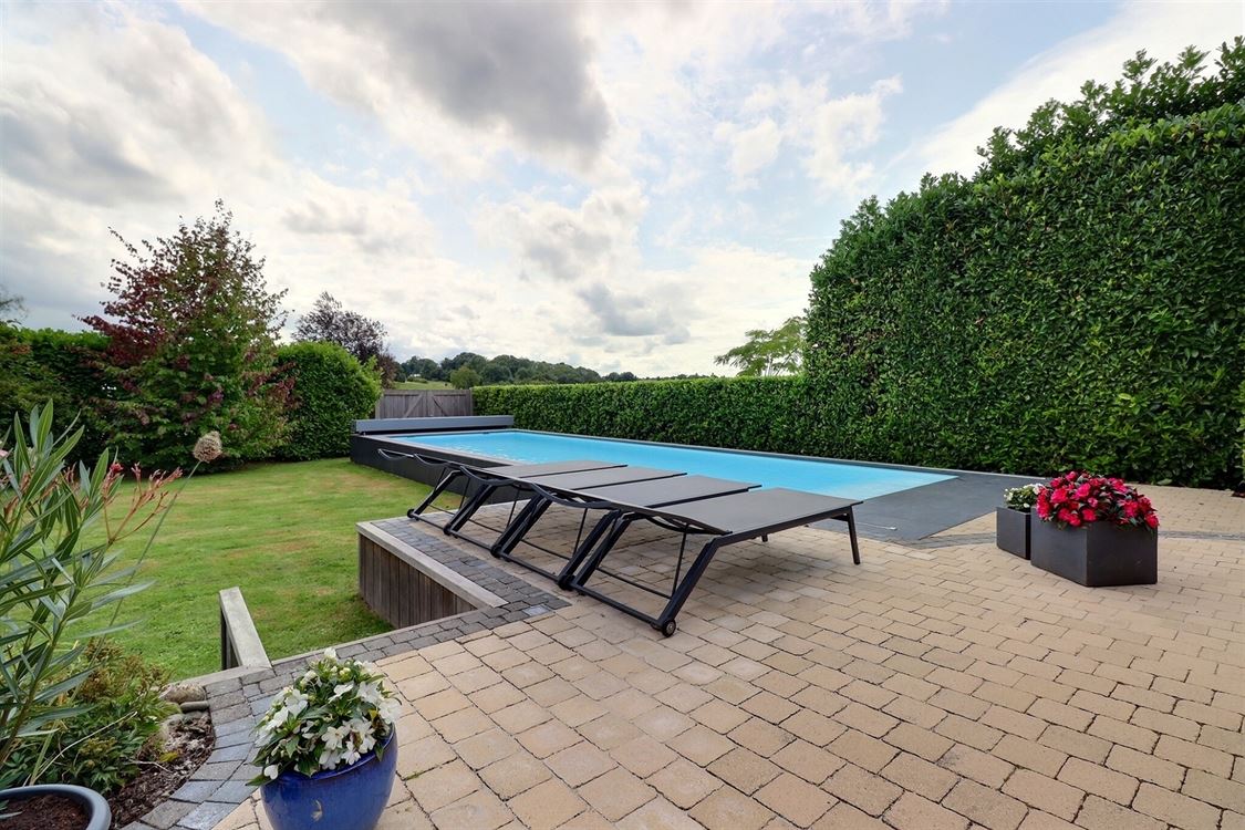 Villa/maison/ferme à Lustin (4 chambres)