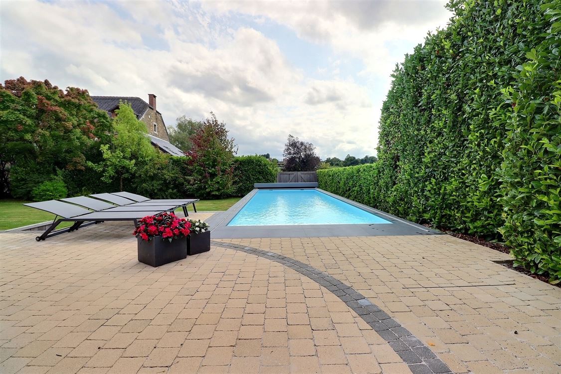 Villa/maison/ferme à Lustin (4 chambres)