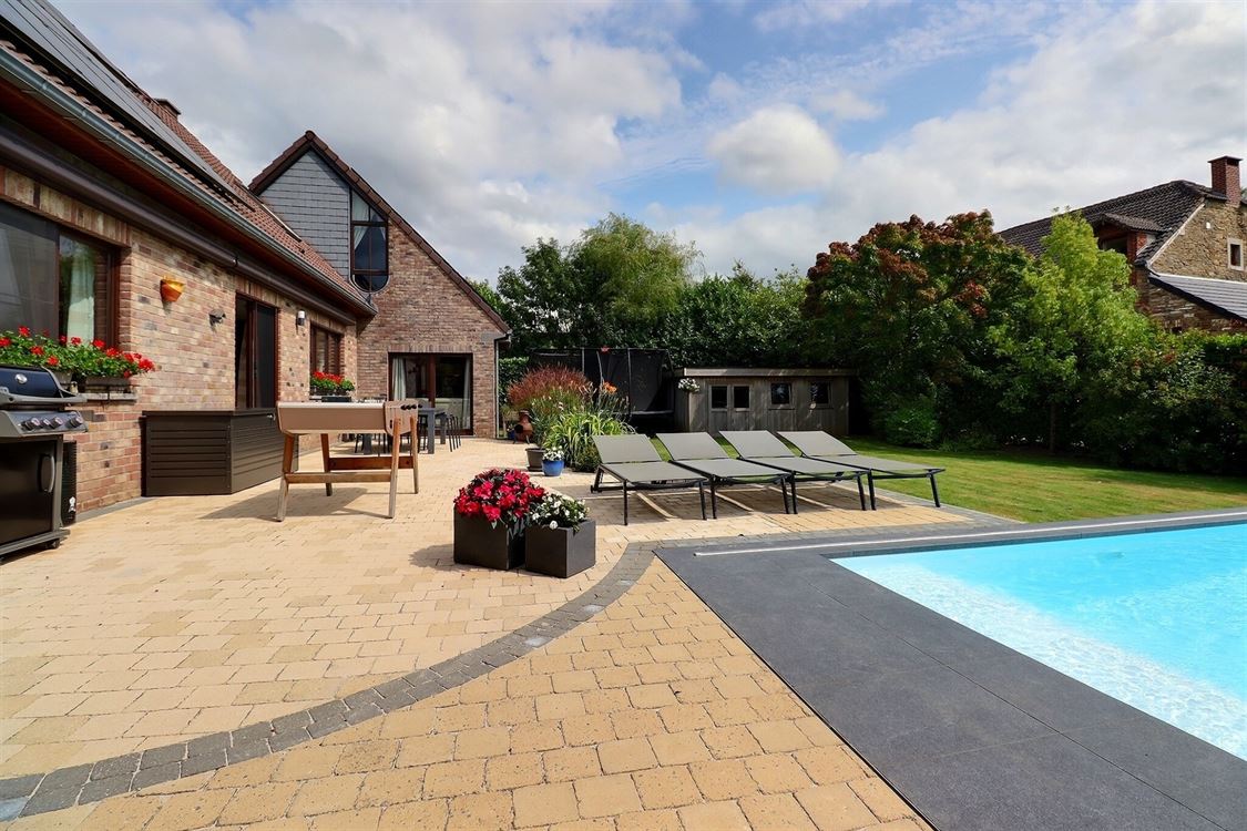 Villa/maison/ferme à Lustin (4 chambres)