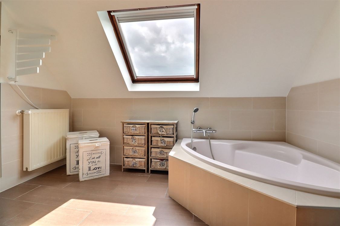 Villa/maison/ferme à Lustin (4 chambres)