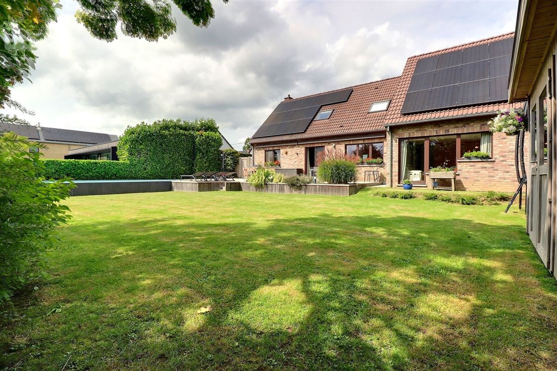 Villa/maison/ferme à Lustin (4 chambres)