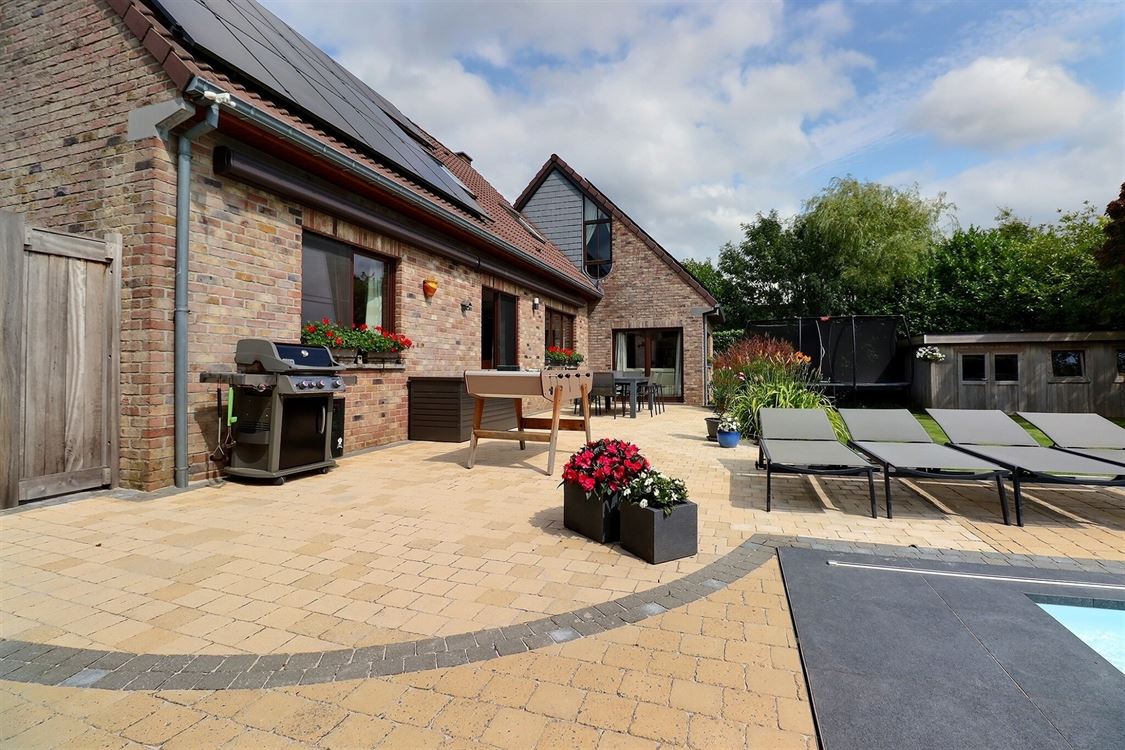 Villa/maison/ferme à Lustin (4 chambres)