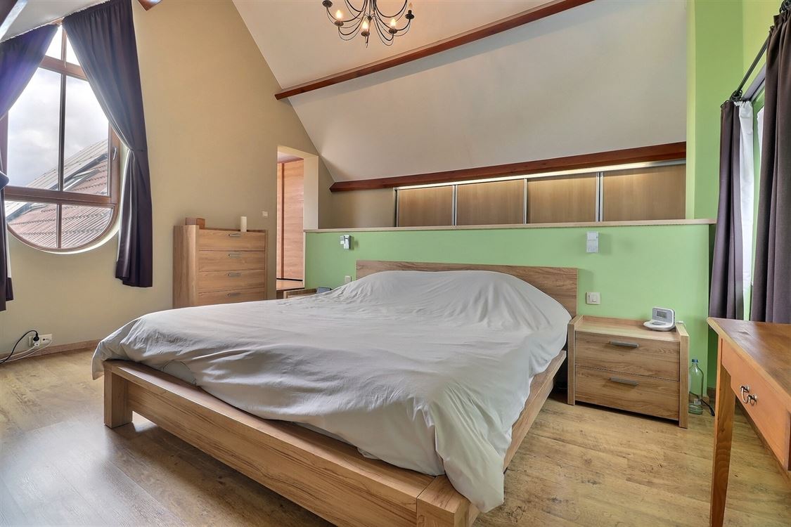 Villa/maison/ferme à Lustin (4 chambres)