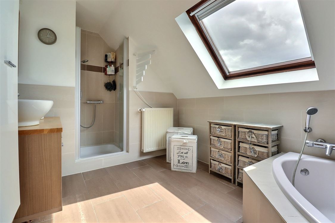 Villa/maison/ferme à Lustin (4 chambres)