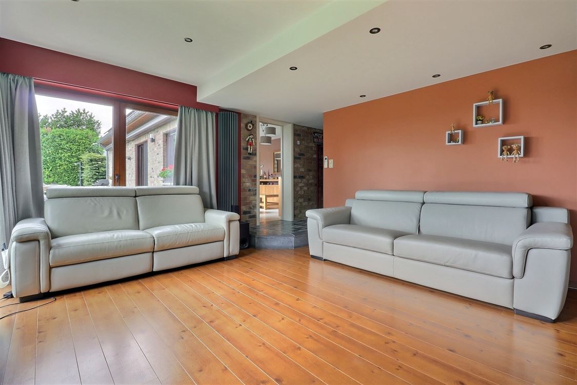 Villa/maison/ferme à Lustin (4 chambres)