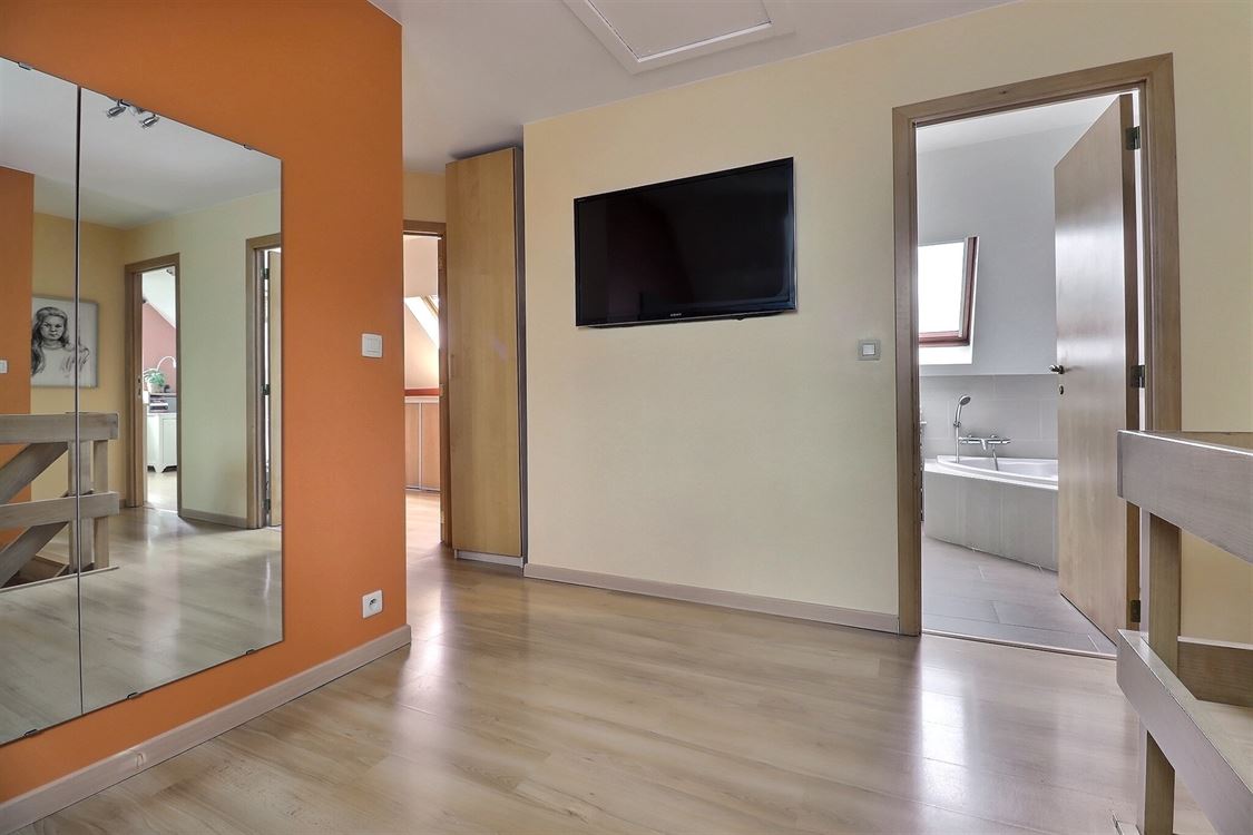 Villa/maison/ferme à Lustin (4 chambres)