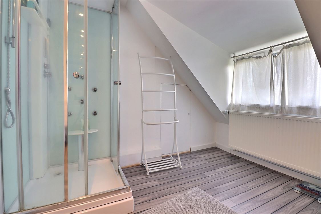 Villa/maison/ferme à BOIS-DE-VILLERS (6 chambres)