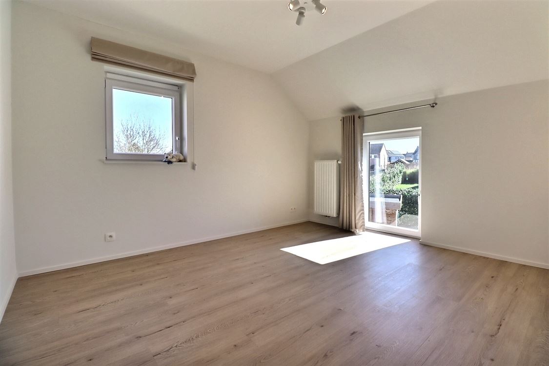 Villa/maison/ferme à ERPENT (3 chambres)