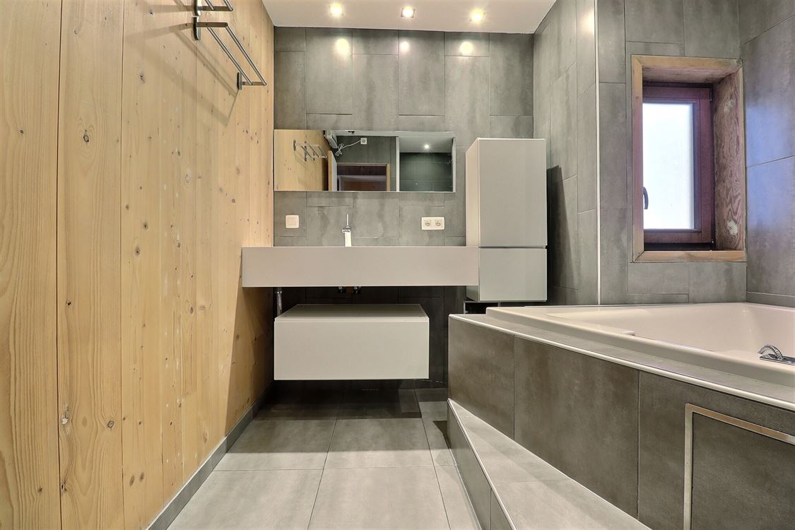 Villa/maison/ferme à Lesve (3 chambres)