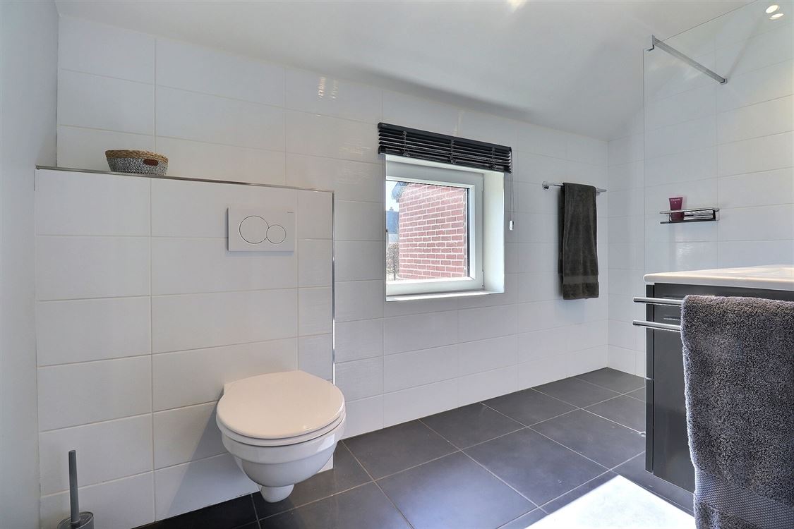 Villa/maison/ferme à ERPENT (3 chambres)