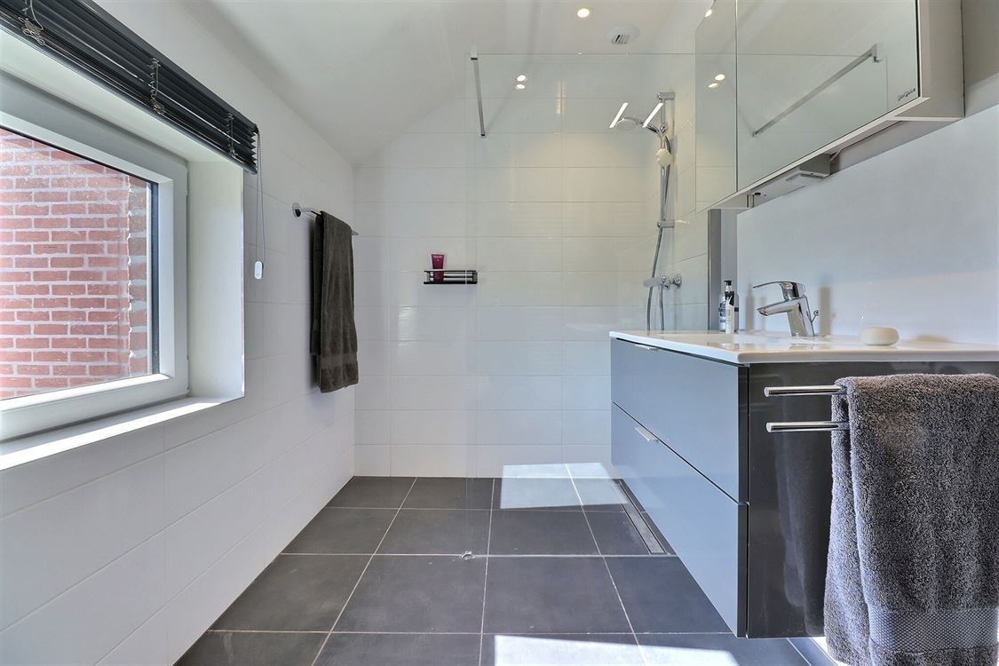 Villa/maison/ferme à ERPENT (3 chambres)