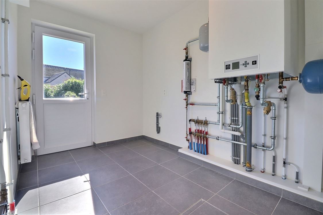 Villa/maison/ferme à ERPENT (3 chambres)