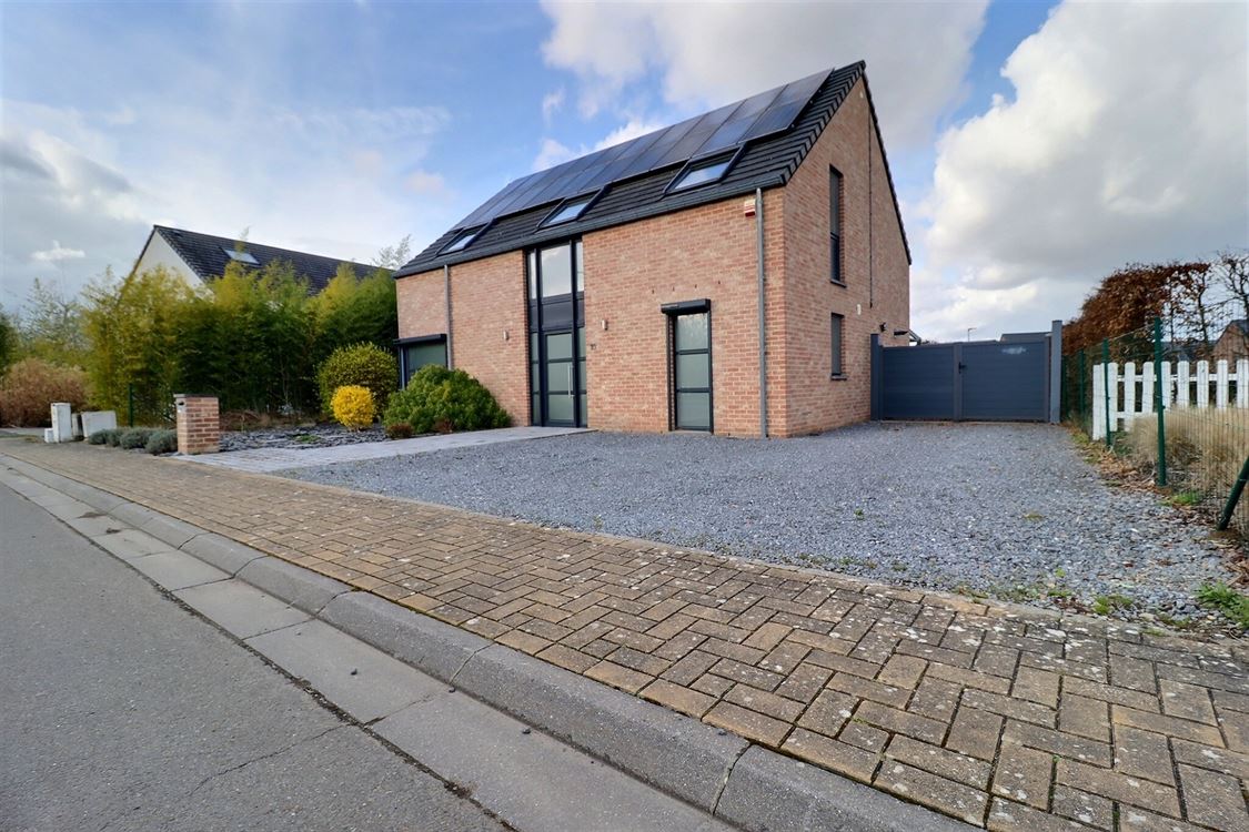 Villa/maison/ferme à ERPENT (3 chambres)