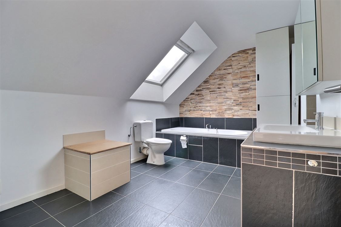 Villa/maison/ferme à ERPENT (3 chambres)