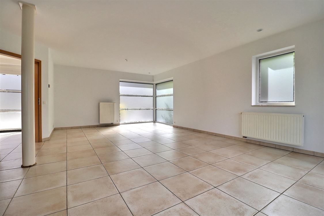 Villa/maison/ferme à ERPENT (3 chambres)