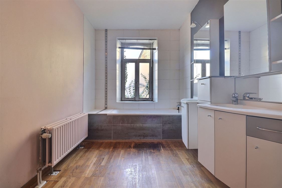 Villa/maison/ferme à LUSTIN (5 chambres)