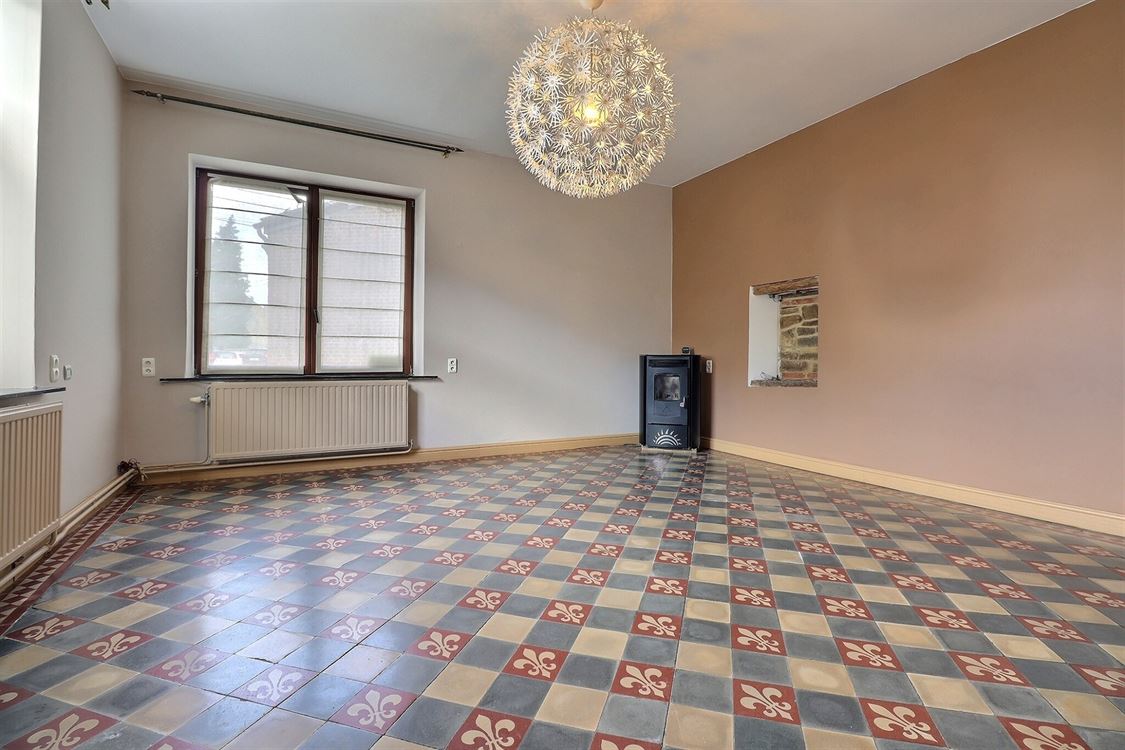 Villa/maison/ferme à LUSTIN (5 chambres)