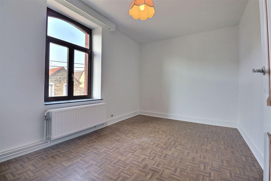 Villa/maison/ferme à LUSTIN (5 chambres)