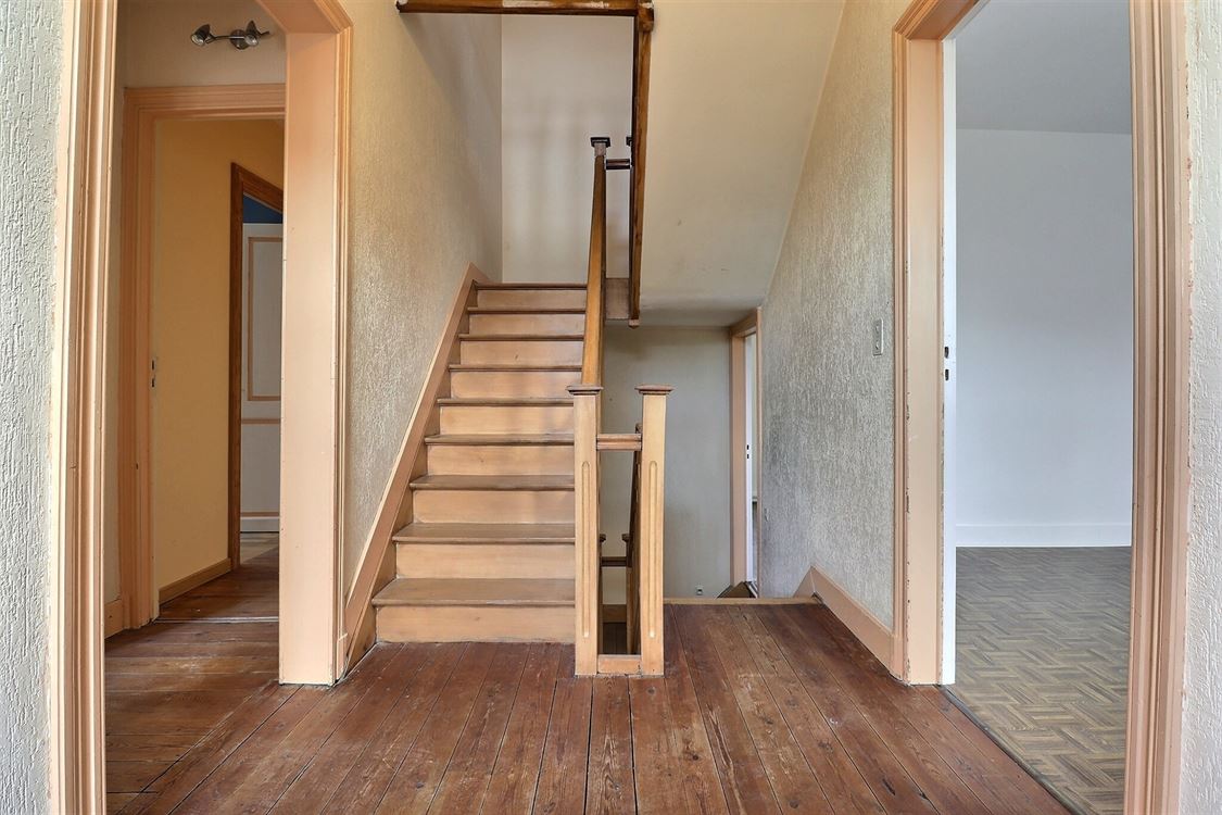 Villa/maison/ferme à LUSTIN (5 chambres)