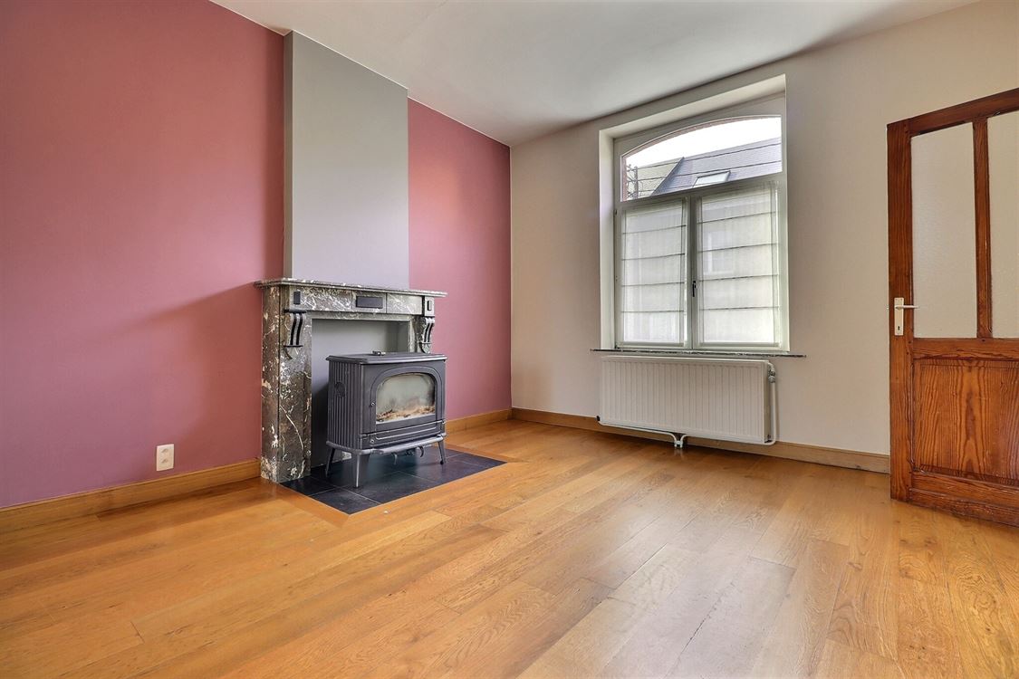 Villa/maison/ferme à LUSTIN (5 chambres)