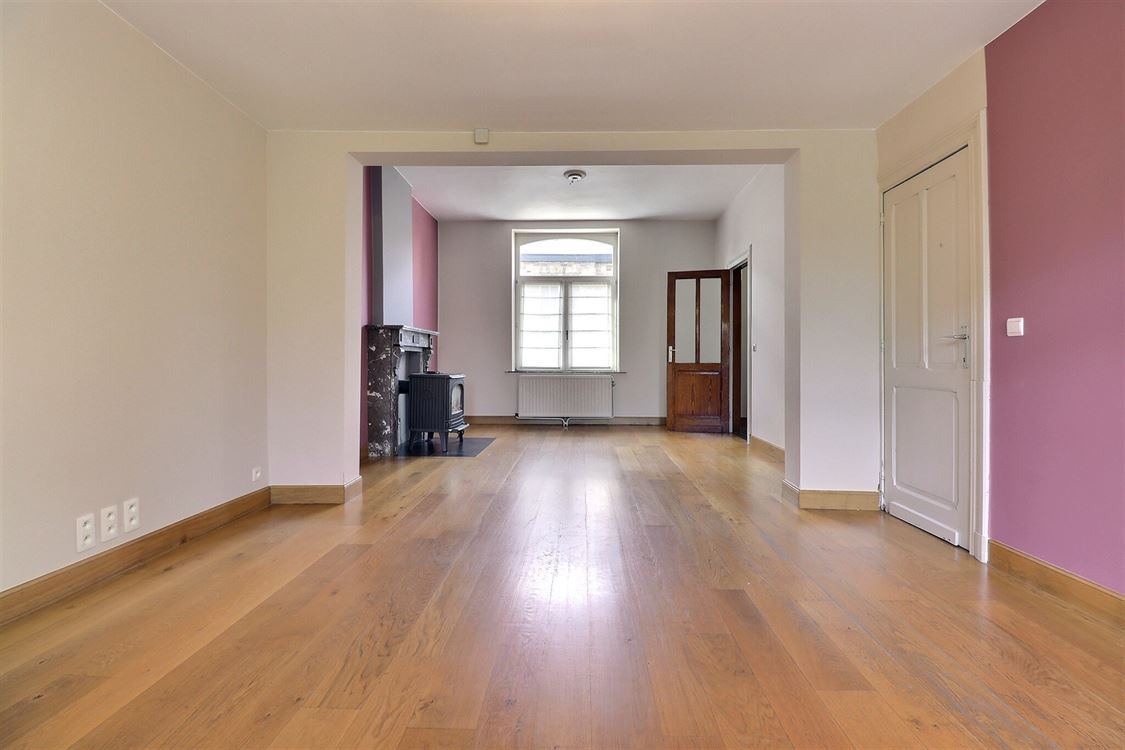 Villa/maison/ferme à LUSTIN (5 chambres)