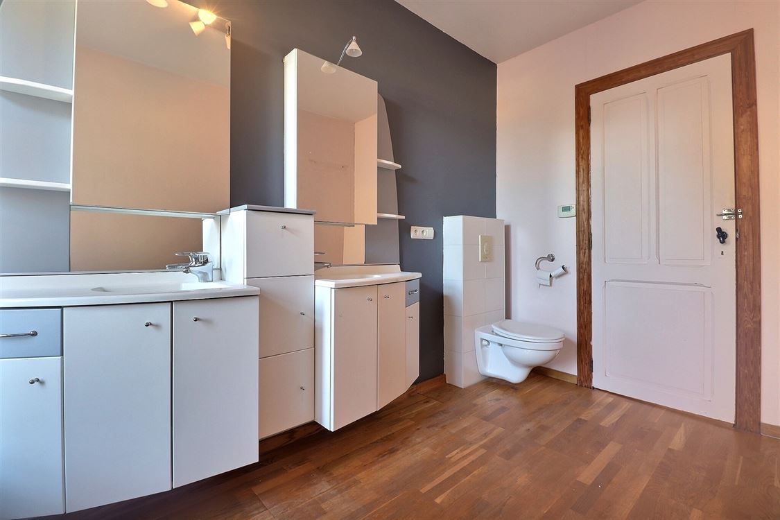 Villa/maison/ferme à LUSTIN (5 chambres)