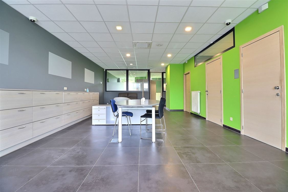 Local commercial à ERPENT (0 chambre)