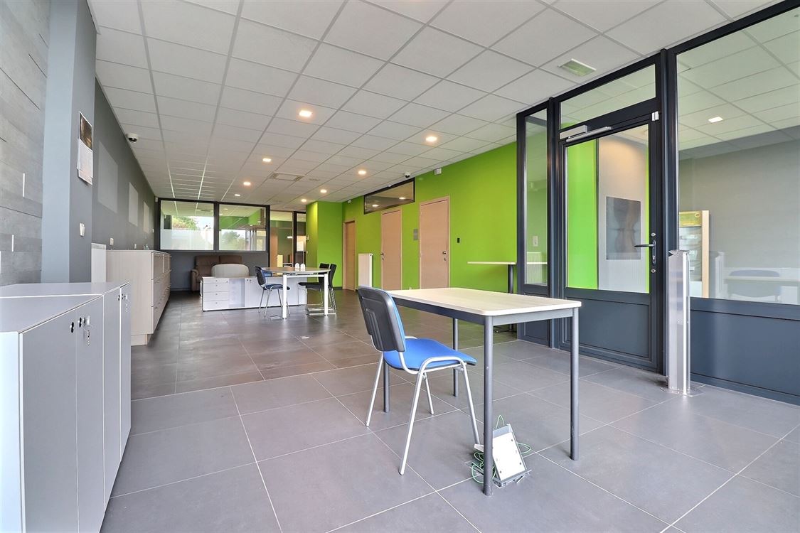 Local commercial à ERPENT (0 chambre)