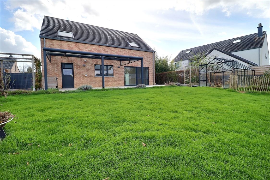 Villa/maison/ferme à ERPENT (3 chambres)