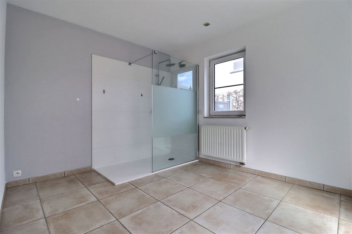 Villa/maison/ferme à ERPENT (3 chambres)