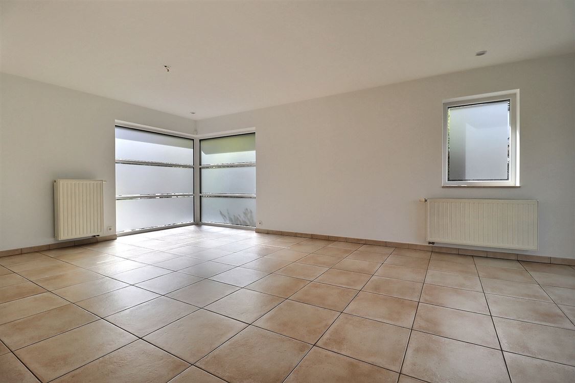 Villa/maison/ferme à ERPENT (3 chambres)