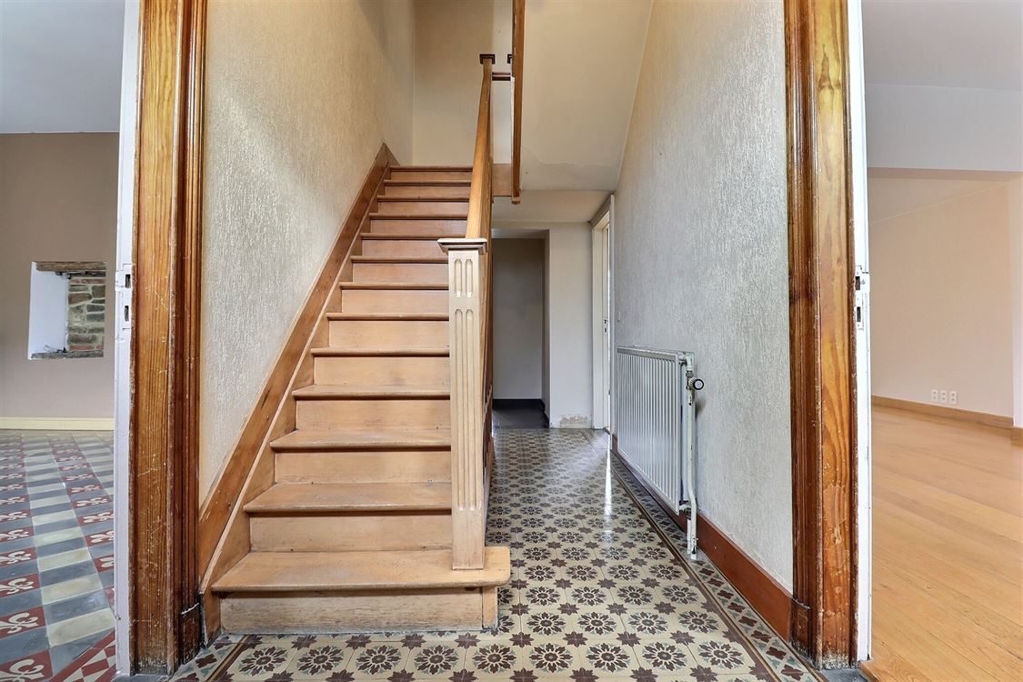 Villa/maison/ferme à LUSTIN (5 chambres)