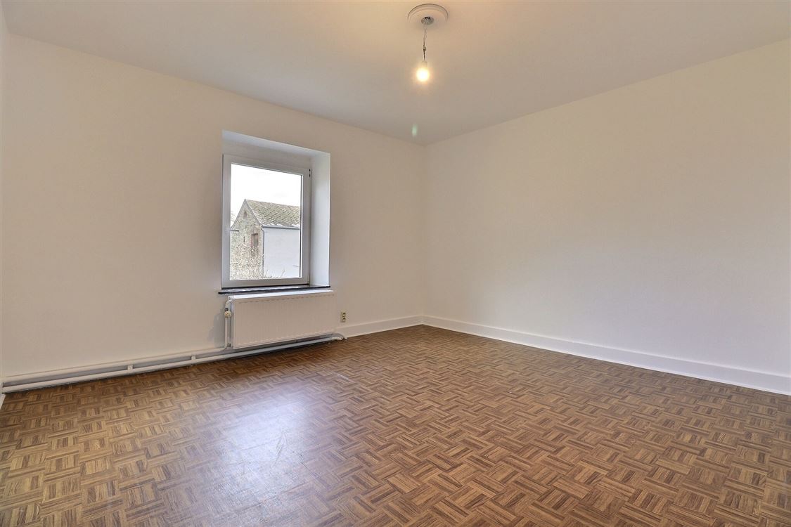 Villa/maison/ferme à LUSTIN (5 chambres)