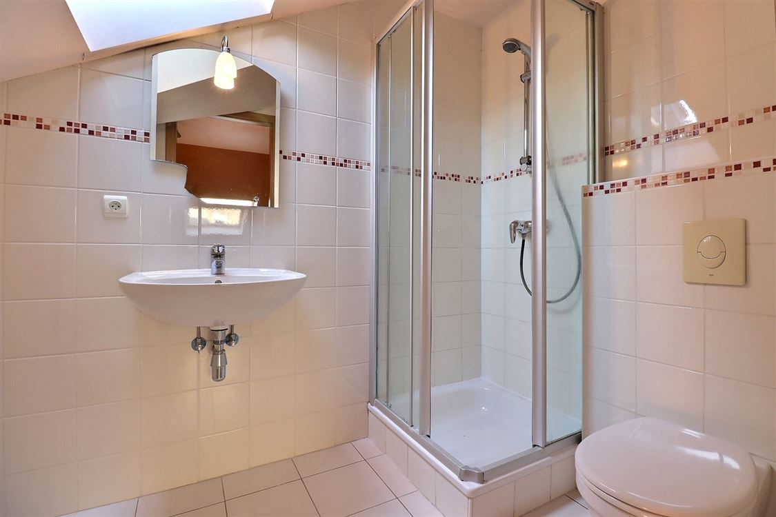 Villa/maison/ferme à LUSTIN (5 chambres)