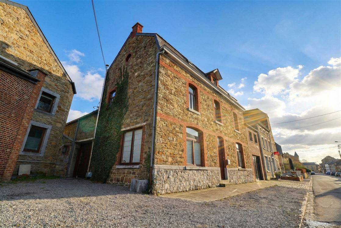 Villa/maison/ferme à LUSTIN (5 chambres)